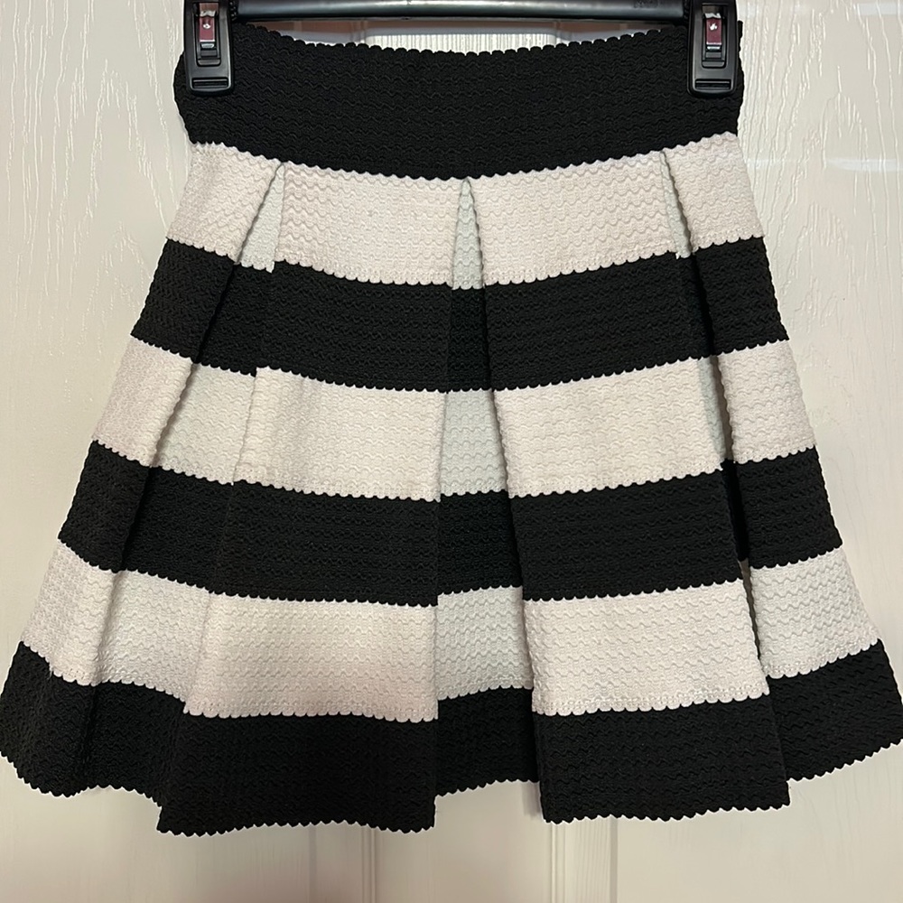 Juniors small pleated skirt